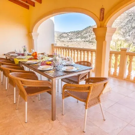 Villas Guzman - Luis Villa Calpe